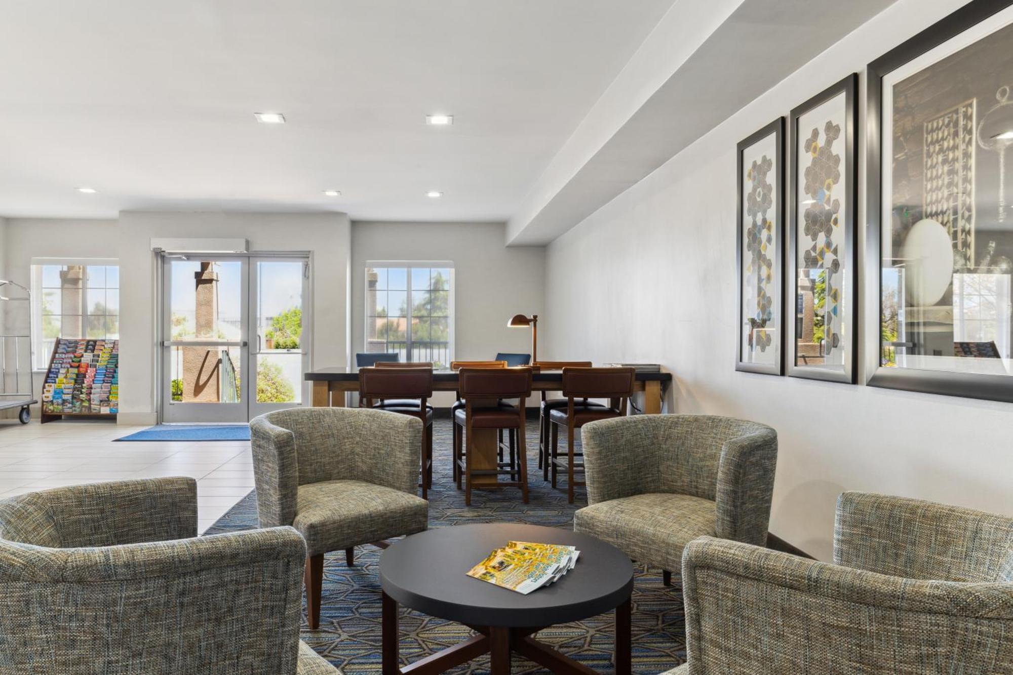 Holiday Inn Express & Suites Mountain View Silicon Valley By Ihg Exterior foto