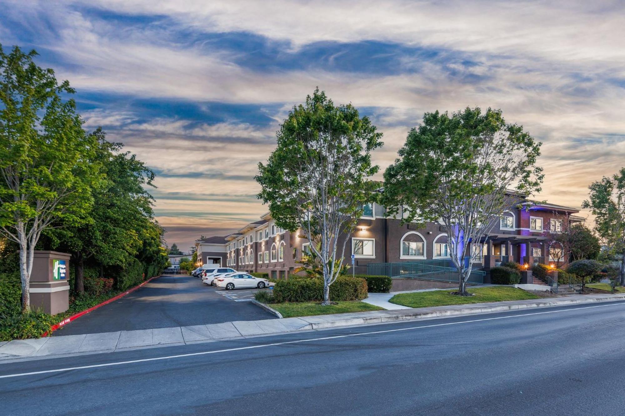 Holiday Inn Express & Suites Mountain View Silicon Valley By Ihg Exterior foto